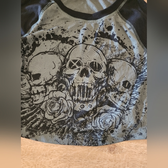 Romwe Grunge Punk Women's S US 4 Crop Top Skulls Roses Colorblock Raglan Sleeves - Picture 3 of 6